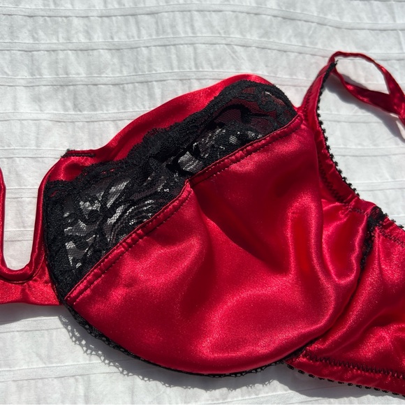 VTG Victoria's Secret Gold Label Red Satin and Black Lace Bra, 36D - Picture 4 of 10